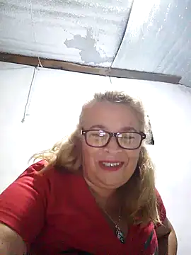 Snapshot of momismilf544 chatting on April 2026 04:41:01 AM momismilf544 online show from April 2026 04:41:01 AM