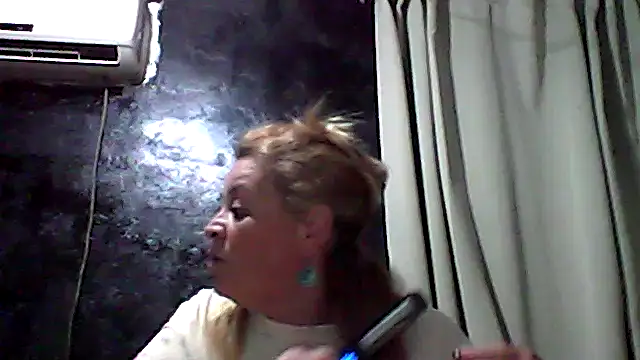 Snapshot of momismilf544 chatting on April 2026 10:21:02 PM momismilf544 online show from April 2026 10:21:02 PM