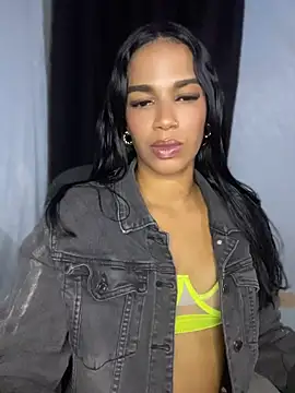 Snapshot of FlorSalvaje_ chatting on May 2026 12:38:01 AM FlorSalvaje online show from May 2026 12:38:01 AM