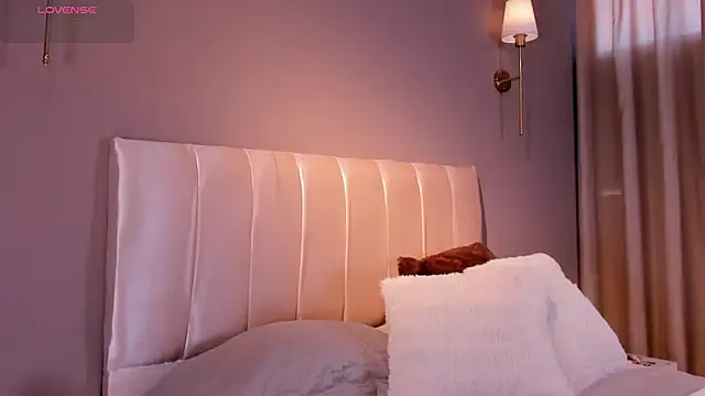 Agata Laurent  online show from March 2026 12:12:02 PM