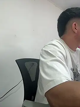 Snapshot of David-latinlover chatting on May 2026 05:43:01 PM David-latinlover online show from May 2026 05:43:01 PM