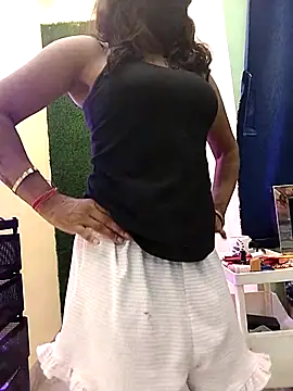 Snapshot of Tinaa_baby chatting on April 2026 05:52:02 PM Tinaa baby online show from April 2026 05:52:02 PM