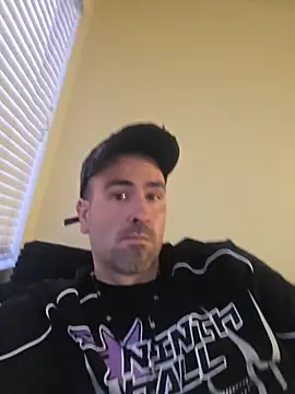 Biggbaddwulf7 online show from April 2026 01:30:01 PM