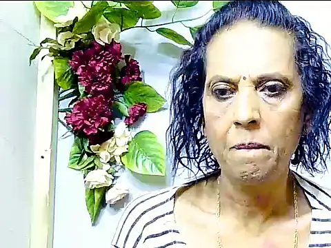 Snapshot of Hot_queen58 chatting on June 2026 03:48:02 AM Hot queen58 online show from June 2026 03:48:02 AM