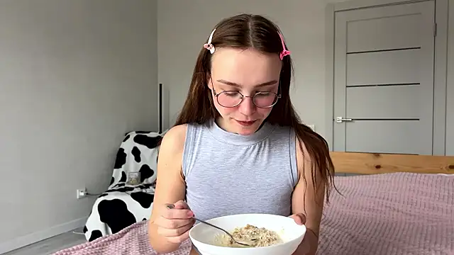 Lolatatee online show from March 2026 04:39:01 AM