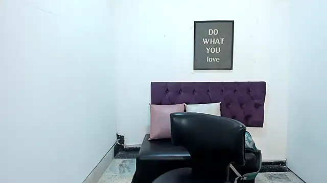 TomBoy Natali online show from March 2026 06:47:02 PM