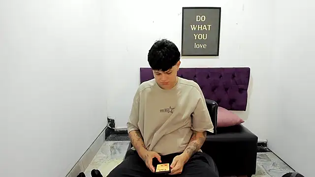 TomBoy Natali online show from April 2026 06:49:02 PM