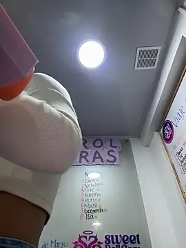   Nahomy online show from March 2026 11:38:01 AM