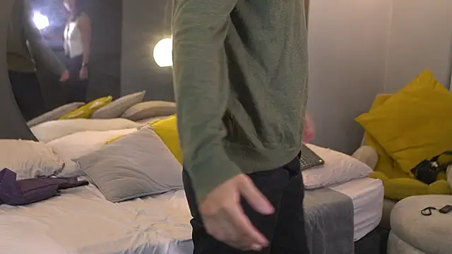 Mia and Belmonth online show from April 2026 04:59:01 PM