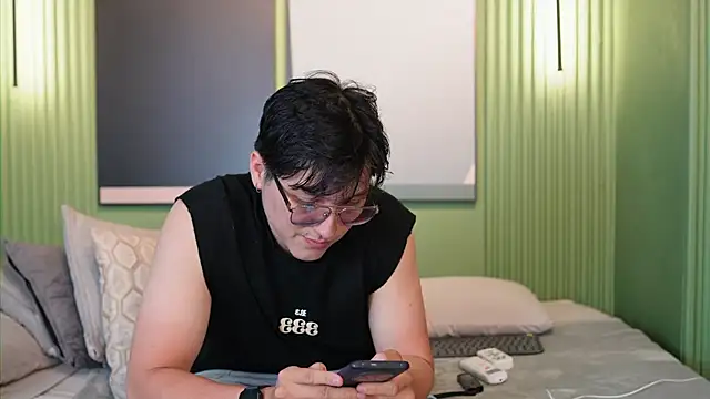 Mia and Belmonth online show from May 2026 06:57:02 PM
