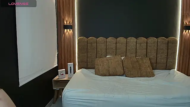 AmbarLee  online show from April 2026 12:09:02 PM