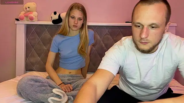 lion and kittyy online show from April 2026 04:12:01 PM