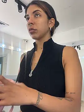Snapshot of VioletaHills_ chatting on May 2026 12:32:02 PM VioletaHills online show from May 2026 12:32:02 PM