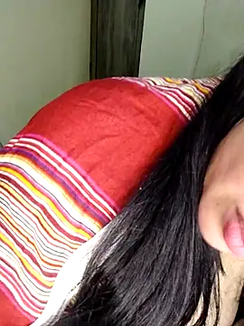 Snapshot of HoT_LiiiNa chatting on June 2026 11:18:01 PM HoT LiiiNa online show from June 2026 11:18:01 PM