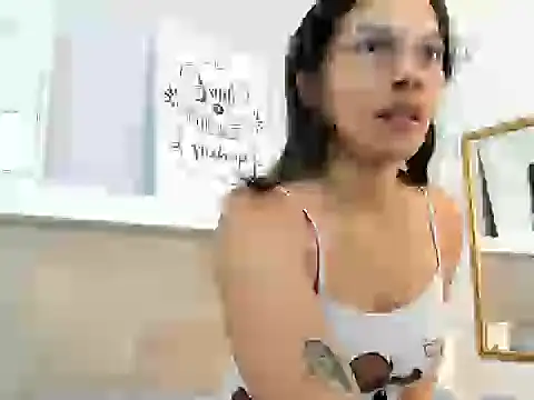 Snapshot of EmmaSanchez_ chatting on April 2026 08:28:02 PM EmmaSanchez online show from April 2026 08:28:02 PM