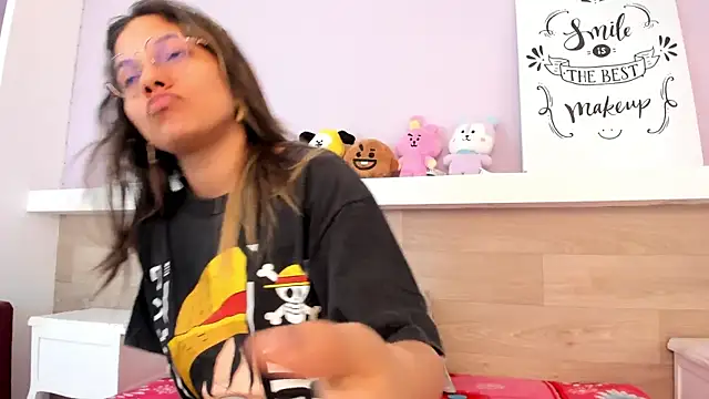 Snapshot of EmmaSanchez_ chatting on April 2026 08:21:01 PM EmmaSanchez online show from April 2026 08:21:01 PM