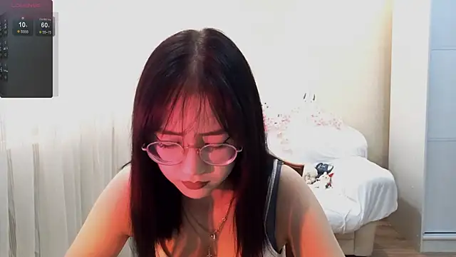 Snapshot of SolvedGlobe chatting on June 2026 01:04:01 PM SolvedGlobe online show from June 2026 01:04:01 PM