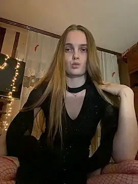 Snapshot of LunaVey chatting on June 2026 06:35:02 PM LunaVey online show from June 2026 06:35:02 PM