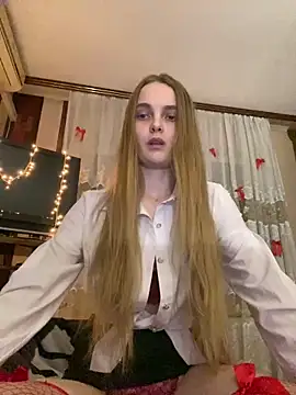 Snapshot of LunaVey chatting on June 2026 06:19:02 PM LunaVey online show from June 2026 06:19:02 PM