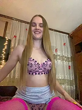 Snapshot of LunaVey chatting on July 2026 07:01:02 PM LunaVey online show from July 2026 07:01:02 PM