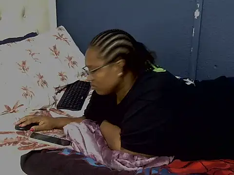 Snapshot of Cuddle_Zee chatting on May 2026 02:29:02 AM Cuddle Zee online show from May 2026 02:29:02 AM