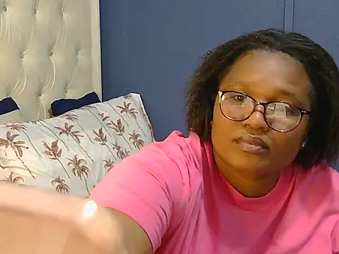 Snapshot of Cuddle_Zee chatting on May 2026 04:15:02 PM Cuddle Zee online show from May 2026 04:15:02 PM