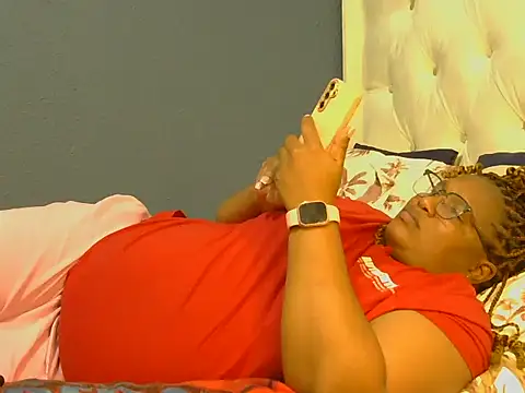 Snapshot of Cuddle_Zee chatting on May 2026 07:34:02 PM Cuddle Zee online show from May 2026 07:34:02 PM