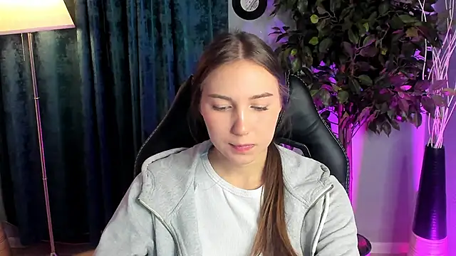 OliviaLang online show from March 2026 11:14:01 AM