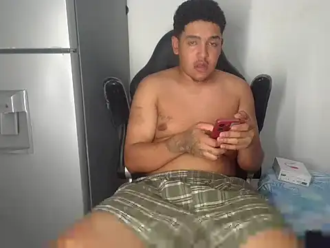 Snapshot of simonxxxlbear chatting on February 2026 10:44:01 PM simonxxxlbear online show from February 2026 10:44:01 PM