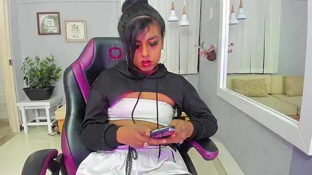 Snapshot of Nahomy_Collins_ chatting on May 2026 07:42:02 PM Nahomy Collins online show from May 2026 07:42:02 PM