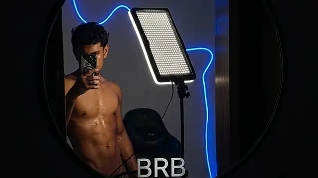 jossi12345j online show from April 2026 02:36:01 PM