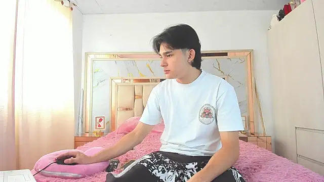 monky 0002 online show from March 2026 05:49:01 PM