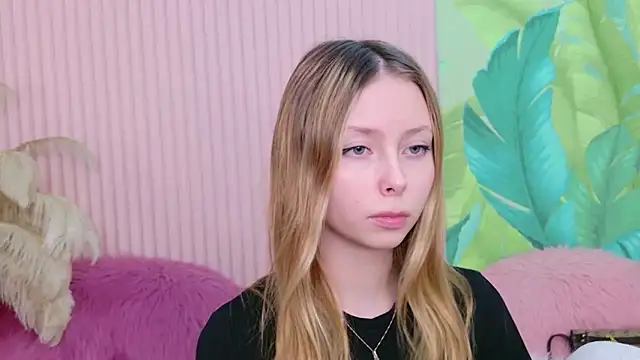 Tessa Cross online show from March 2026 08:09:02 AM