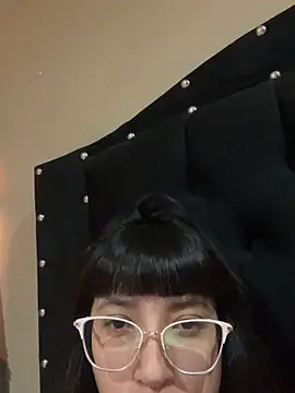 elizabeth200 online show from March 2026 01:33:02 AM