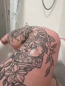 BeeMay22 online show from April 2026 08:20:01 PM