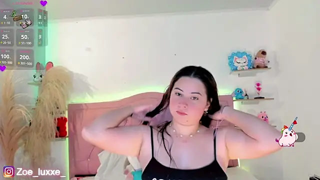 Snapshot of Zoe_Luxxe_ chatting on April 2026 09:04:01 PM Zoe Luxxe online show from April 2026 09:04:01 PM