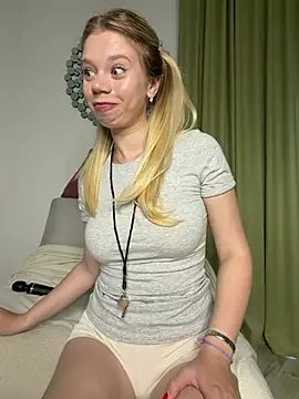 Snapshot of BellaSuns chatting on July 2026 12:17:02 AM BellaSuns online show from July 2026 12:17:02 AM