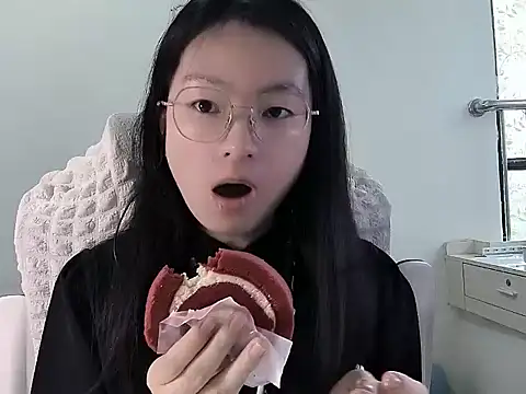 Snapshot of Eeya-36 chatting on March 2026 09:35:01 AM Eeya-36 online show from March 2026 09:35:01 AM