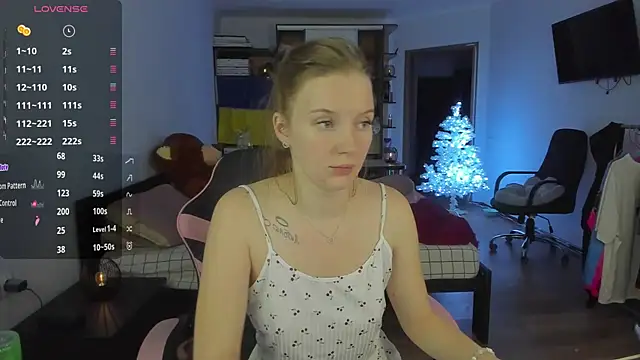 Snapshot of Mary_Blu chatting on December 2025 01:51:01 PM Mary Blu online show from December 2025 01:51:01 PM