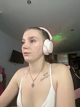 Snapshot of Mary_Blu chatting on January 2026 07:11:01 PM Mary Blu online show from January 2026 07:11:01 PM