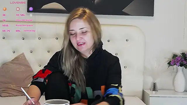 Snapshot of MellanieBliss chatting on April 2026 04:21:02 AM MellanieBliss online show from April 2026 04:21:02 AM