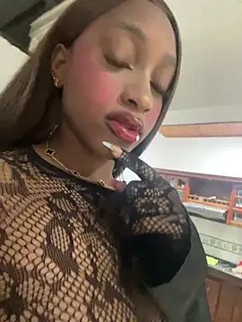 LiaTrainor online show from March 2026 01:11:02 AM