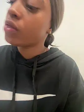 LiaTrainor online show from April 2026 12:28:01 PM