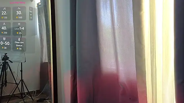 Snapshot of Emma_Revees chatting on March 2026 03:01:01 PM Emma Revees online show from March 2026 03:01:01 PM