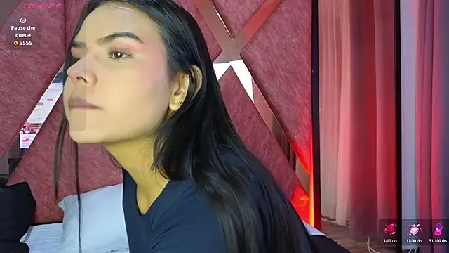 Snapshot of Emma_Revees chatting on April 2026 03:37:02 AM Emma Revees online show from April 2026 03:37:02 AM