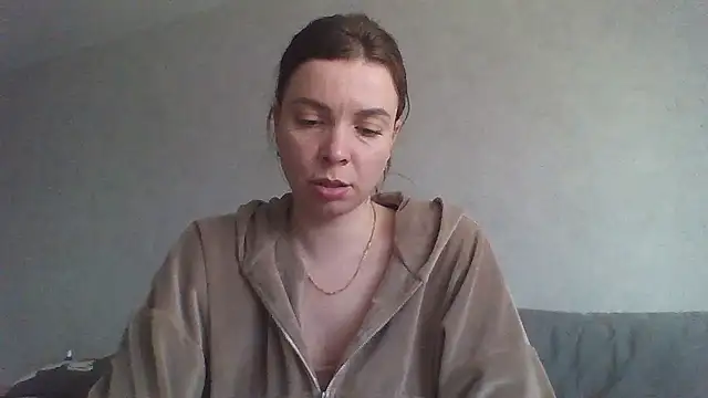 Luna2547 online show from April 2026 02:51:01 PM