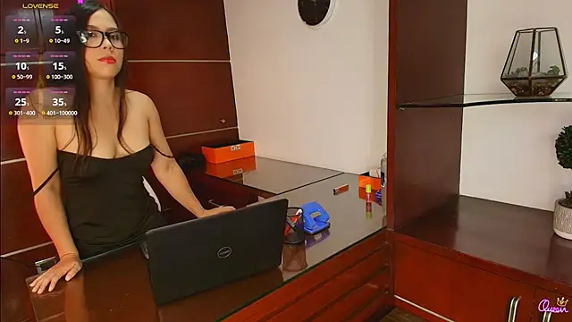 Snapshot of LauriLenix chatting on March 2026 03:55:02 PM LauriLenix online show from March 2026 03:55:02 PM