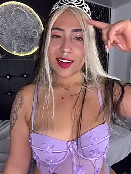 Snapshot of ManuelaVeeleez chatting on June 2026 06:04:02 AM ManuelaVeeleez online show from June 2026 06:04:02 AM