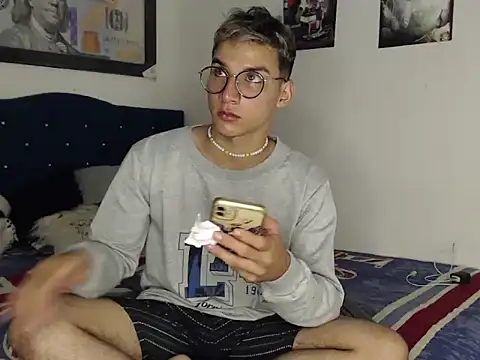 Snapshot of anthony_voss chatting on April 2026 05:18:02 AM anthony voss online show from April 2026 05:18:02 AM