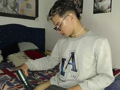 Snapshot of anthony_voss chatting on April 2026 06:19:01 AM anthony voss online show from April 2026 06:19:01 AM